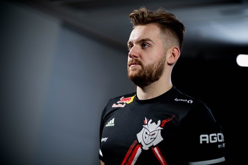Zeus 生日快乐🎂 Hanwha Life Esports 官方： 让我们一起庆祝 Zeus 的生日